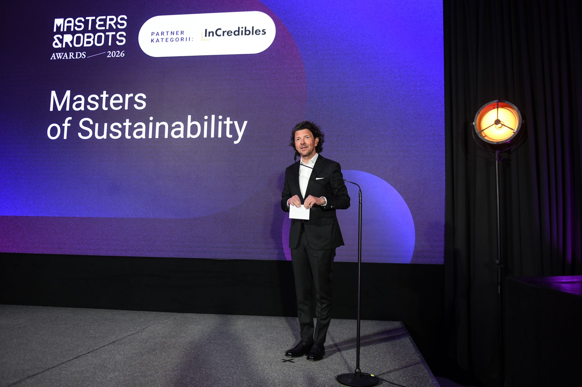 Jarosław Sroka (KI Next) on stage announcing the Masters of Sustainability category, partnered with InCredibles
